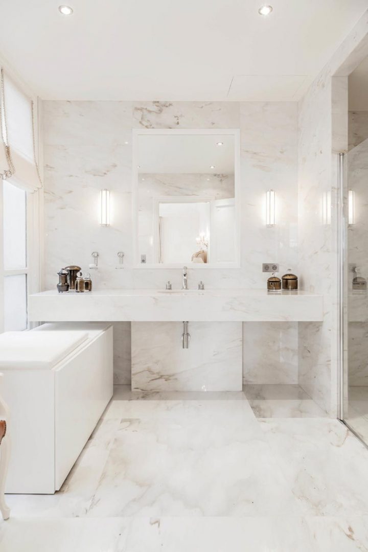 White Marble Bathroom To Display A Timeless Class | White pour Salle De Bain De 2M2