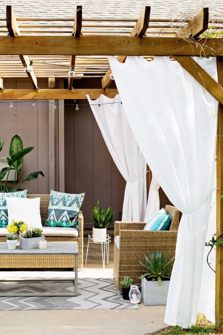 40 Idées De Pergola Avec Rideaux Moderne Dans Le Jardin concernant Rideaux D Extérieur Pour Terrasse