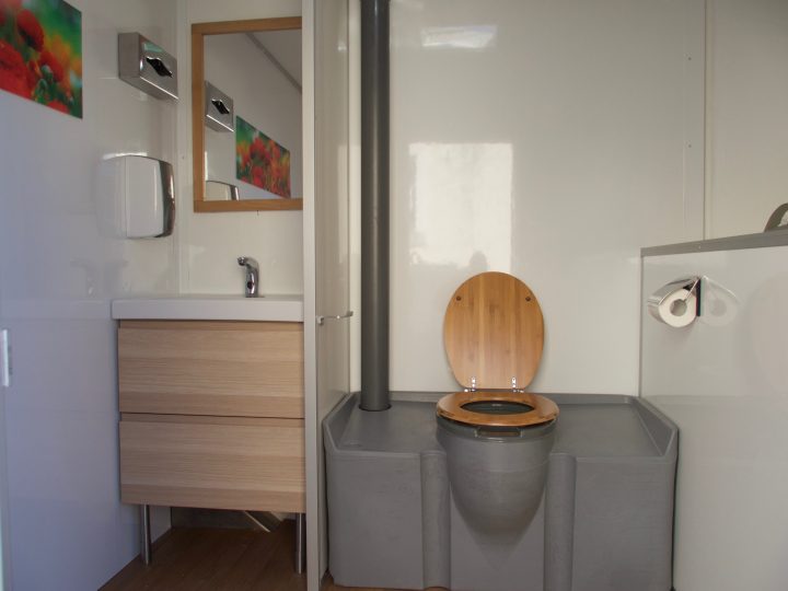 Caravane Sanitaire Confort Location Toilettes Chimiques concernant Location Toilette Chimique