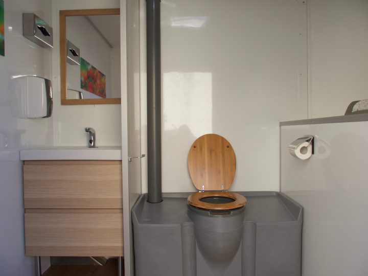 Caravane Sanitaire Confort Location Toilettes Chimiques dedans Location Toilette Chimique