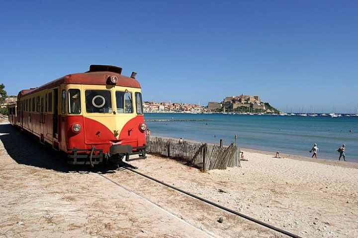 Chemin De Fer De La Corse – Le Train Corse | Corse, Vieux intérieur Chemin De Fer Corse