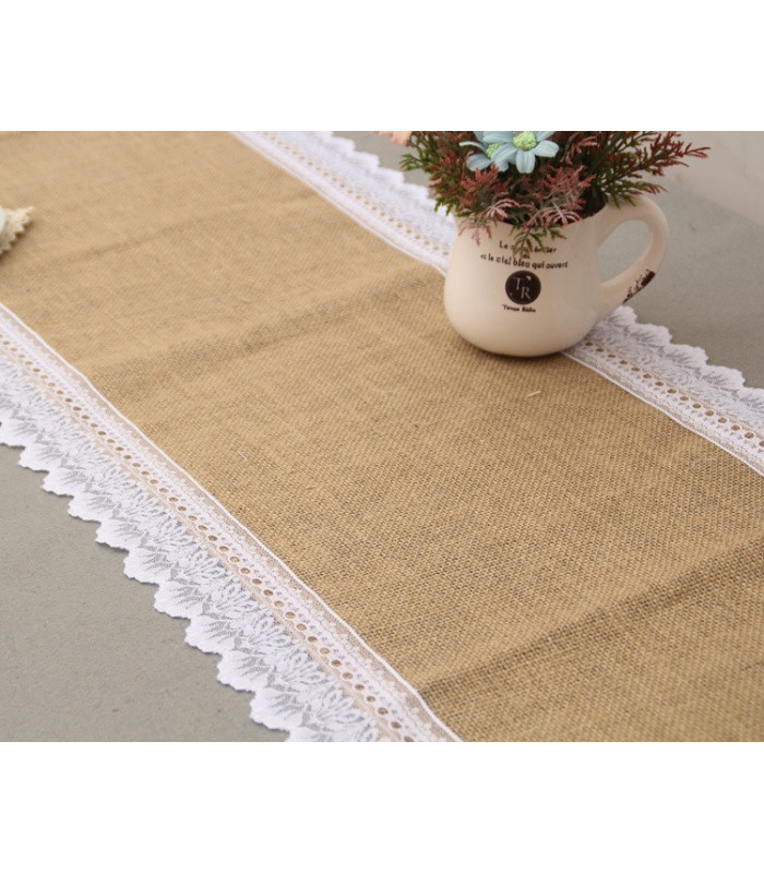 Chemin De Table Avec Dentelle Exterieur Toile De Jute serapportantà Chemin De Table Champetre