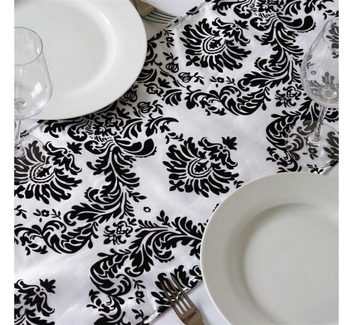 Chemin De Table Baroque Noir Et Blanc – Les Couleurs Du intérieur Chemin De Table Romance