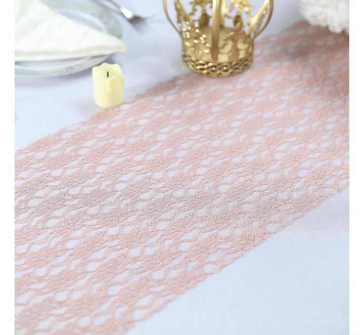 Chemin De Table En Dentelle Rose Blush – Les Couleurs Du à Chemin De Table Rose Poudré