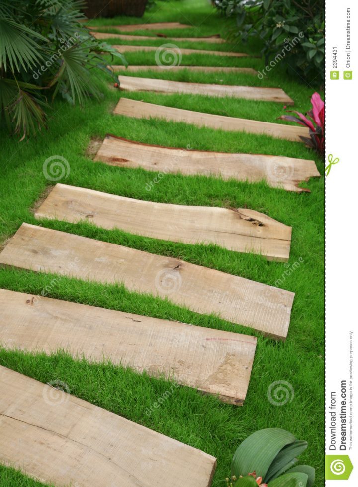 Chemin En Bois De Planche Image Stock. Image Du Jour concernant Chemin Carrossable