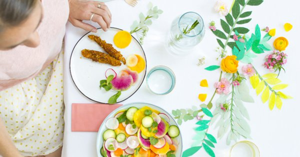 Créer Un Chemin De Table Avec Du Papier Pour Un Apéro dedans Chemin De Table Papier