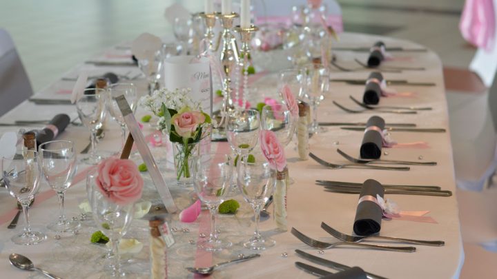 Decoration Mariage Gris Et Rose Pale concernant Chemin De Table Rose Pale