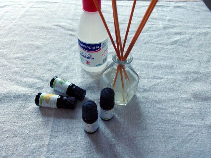 Diy: Diffuseur Huiles Essentielles – Esprit Campagne, La à Désodorisant Toilette Naturel