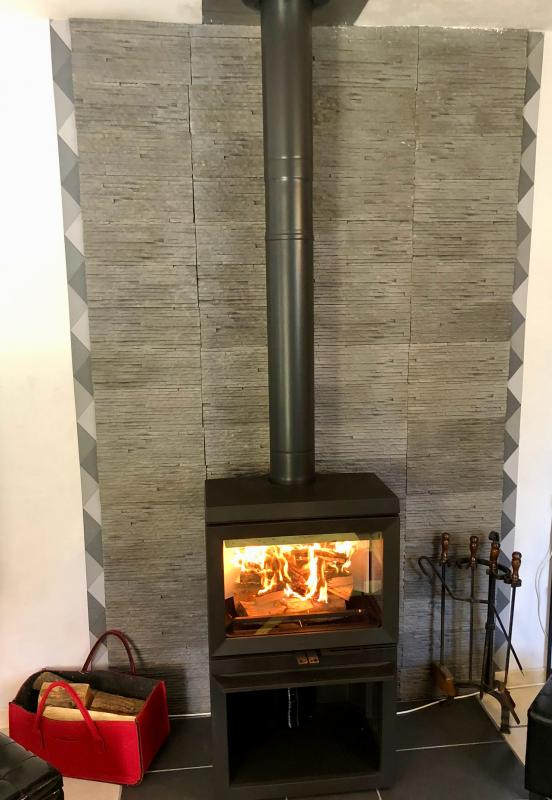 Installation D'Un Poêle À Bois-Bûche Jotul F520 À pour Cheminée Benoist