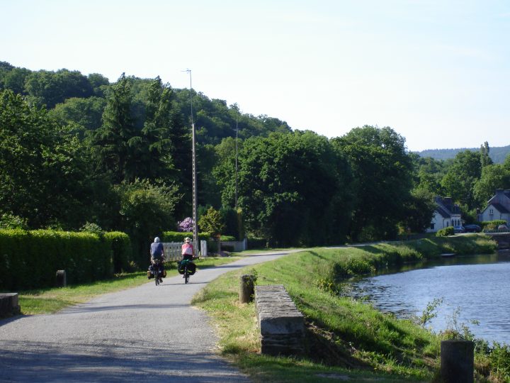 Le Chemin De Halage – À Chateauneuf Du Faou Dans Le Finistère destiné Chemin De Halage Canal De Nantes À Brest