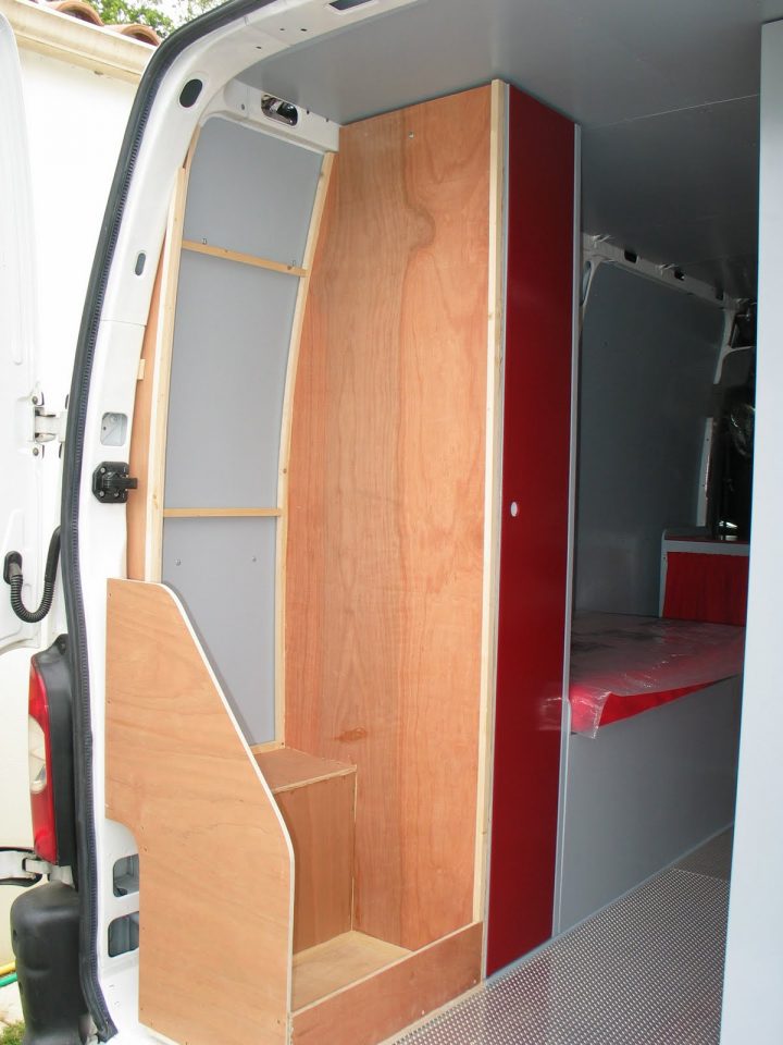 Les Meubles Sont Démontables – Aménager Un Camping Car En pour Cabine De Douche Camping Car