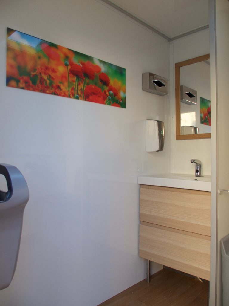 Location De Caravane Sanitaire Confort - Bsl pour Location Toilette Chimique Tarif