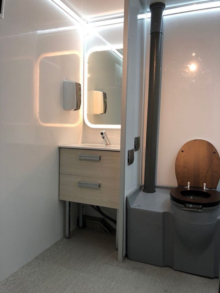 Location-Toilettes-Mobiles-Vaucluse-Caravane-Wc – Bio avec Location Toilette Chimique