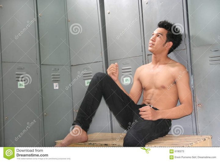 Man In Locker Room Stock Photos – Image: 6190273 intérieur Vestiaire Douche Collective