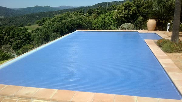 Pose De Volet Roulant De Piscine À Sainte-Maxime Dans Le intérieur Rideau Securite Piscine