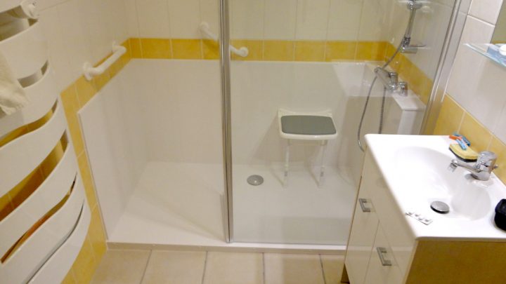 Rénovation Salle De Bain : Exemple D'Une Douche Plain Pied intérieur Douche De Sécurité Réglementation