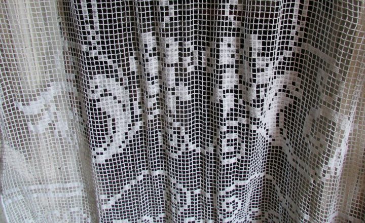 Rideau Filet Filet Brodé Ancien 130X180 Cm – Chantale concernant Ruflette Rideaux Crochets