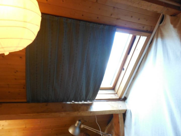 Rideau Pour Le Velux De La Chambre D'Ami – Du Bouts Des Doigts pour Rideau Occultant Velux