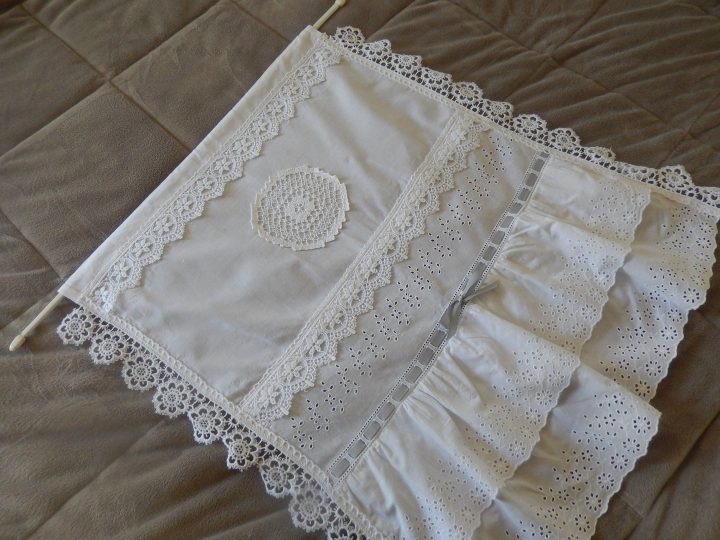 Rideau Shabby ,Linge Ancien Volant De Broderie Anglaise serapportantà Rideaux Dentelle Ancienne Ou Macramé