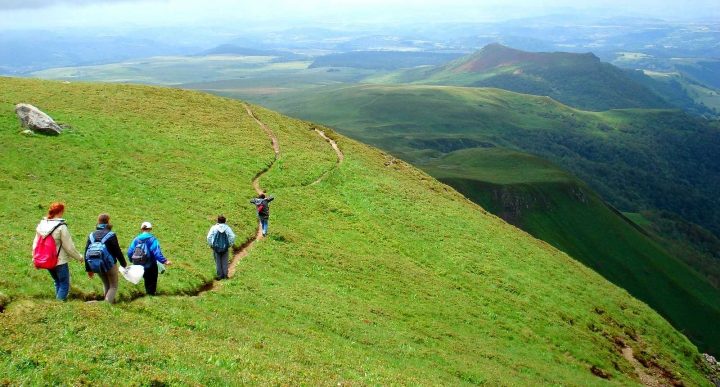 Sancy Domaine Du Bac: En Été serapportantà Chemin De Randonnée Puy De Dome