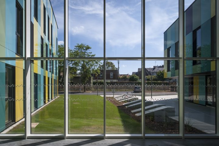 Sn Alugo, Fabricant Français De Façades, Murs Rideaux Et intérieur Rideau Textilène Brise Soleil