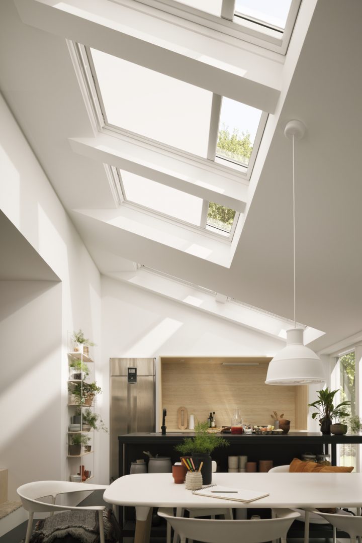 Store Rideau Pour Fenêtre De Toit Velux | Velux France destiné Rideau Occultant Velux