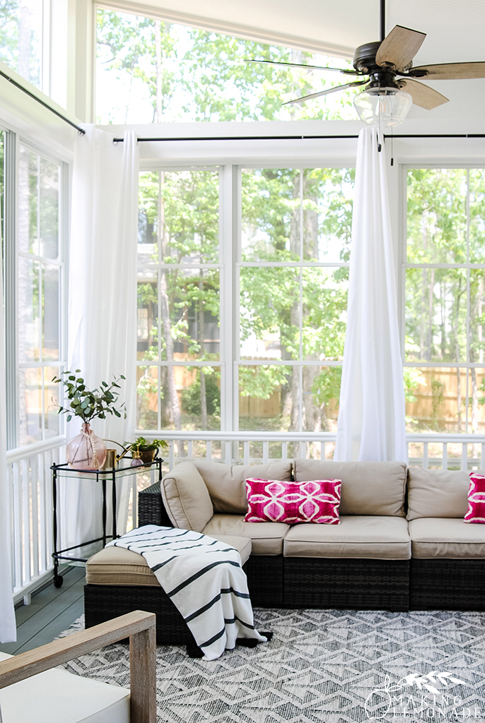 Transform Your Porch With Outdoor Curtains | Addition De dedans Veranda Rideaux