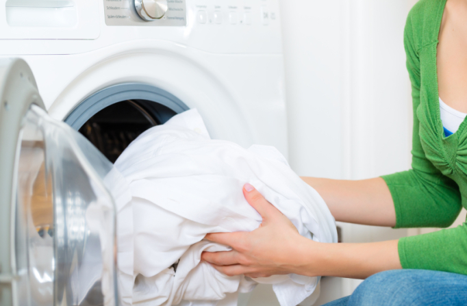 Un Voisin M’a Dit Ce Truc Et Maintenant Mes Vêtements Sont avec Blanchir Les Toilettes