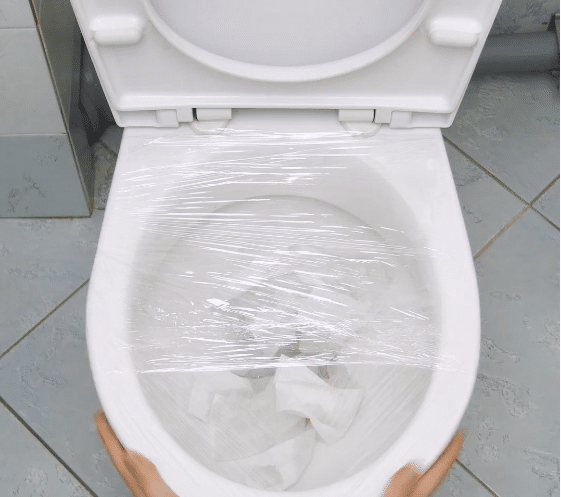 Une Astuce Insolite Pour Déboucher Les Toilettes pour Deboucher Les Toilettes