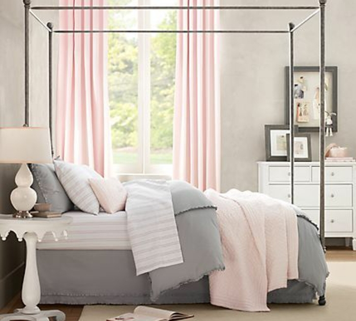 Une Chambre En Gris Et Rose De 0 À 77 Ans | Relooker Meubles avec Rideau Rose Et Gris