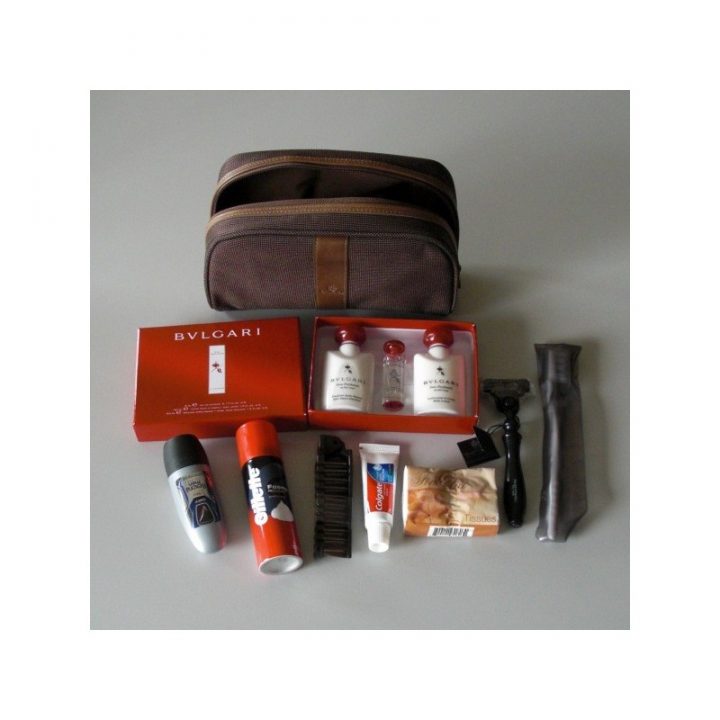 Une Trousse De Toilette Avion Pour Homme, Marque Bulgari encequiconcerne Kit Trousse De Toilette Avion