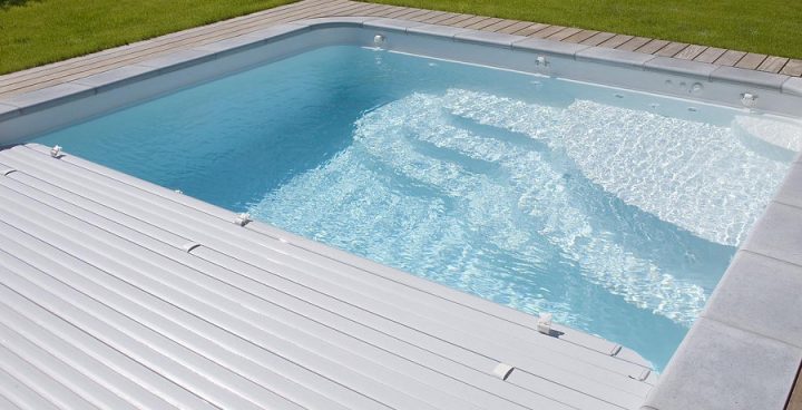 Volet Piscine Automatique Couverture Immergée Moteur Dans concernant Rideau Securite Piscine