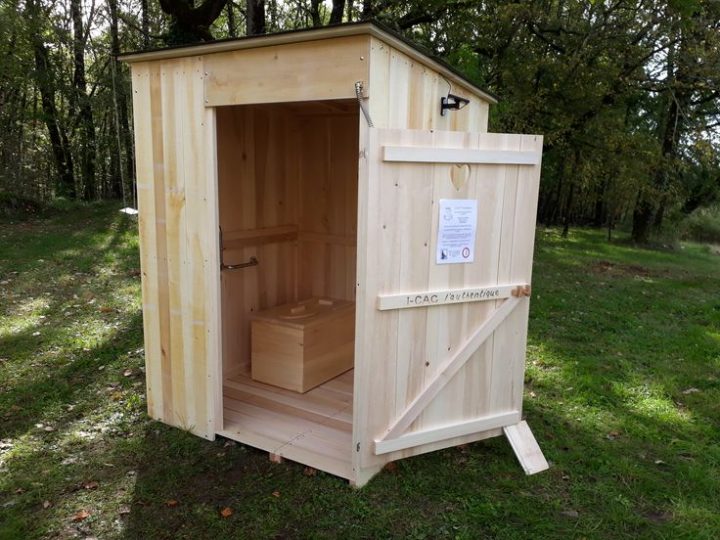 Vu De L'Intérieur, Cabane De Toilette Sèche Extérieur Pour à Fabrication De Toilettes Sèches