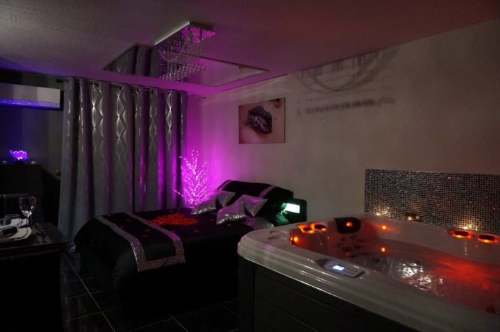 Appartement Glamour Avec Jacuzzi Privatif Entre avec Chambre Avec Jacuzzi Privatif Herault