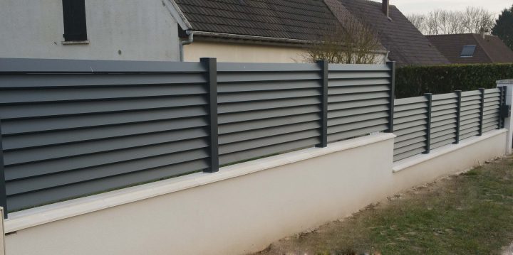 Clôture En Aluminium Gris Anthracite Avec Lames à Champlat Pvc Gris Anthracite