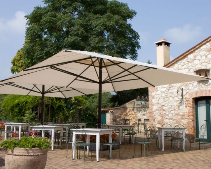 Grand Parasol Pour Restaurant Et Hôtel En 5X5, 5X6M Et encequiconcerne Parasol Geant Deporte