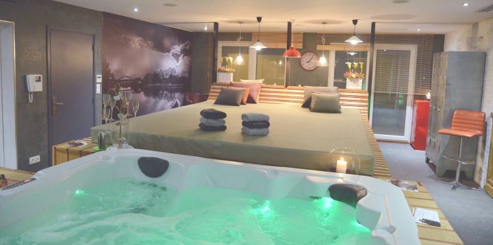 Nuit En Amoureux Avec Jacuzzi Suite Coquine Clos De Vignes concernant Nuit Spa Privatif Nord Pas De-Calais