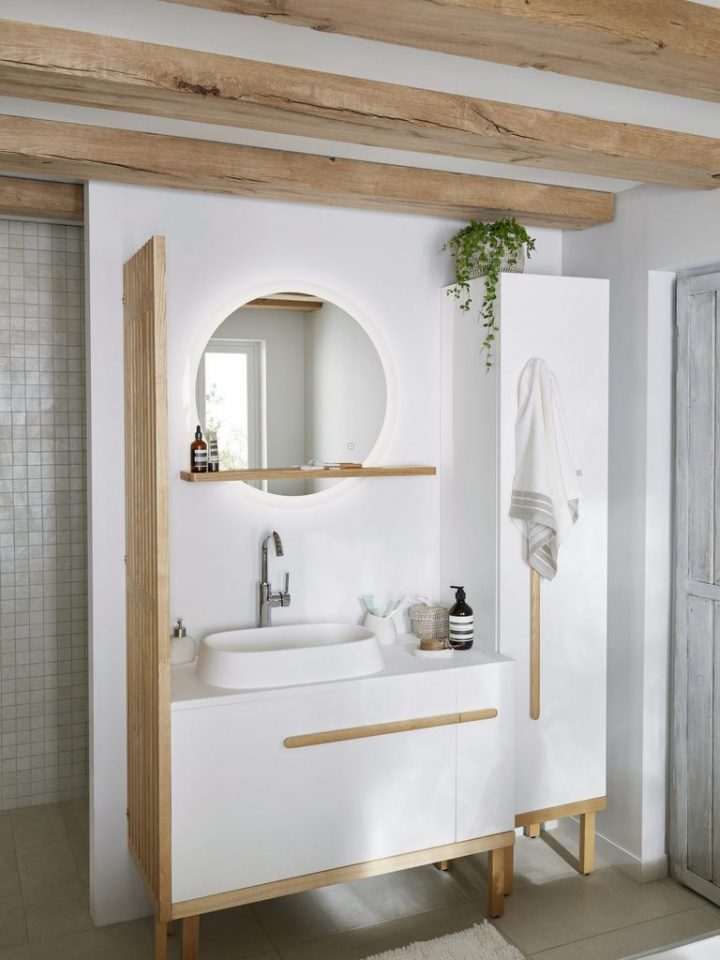 Une Salle De Bain En Blanc Et Bois (Avec Images) | Meuble tout Porte Manteau Salle De Bain Castorama