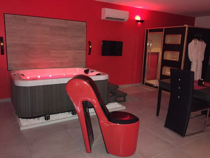 Weekend En Amoureux Avec Jacuzzi Gard,Bouches Du Rhone tout Chambre Avec Jacuzzi Privatif Herault