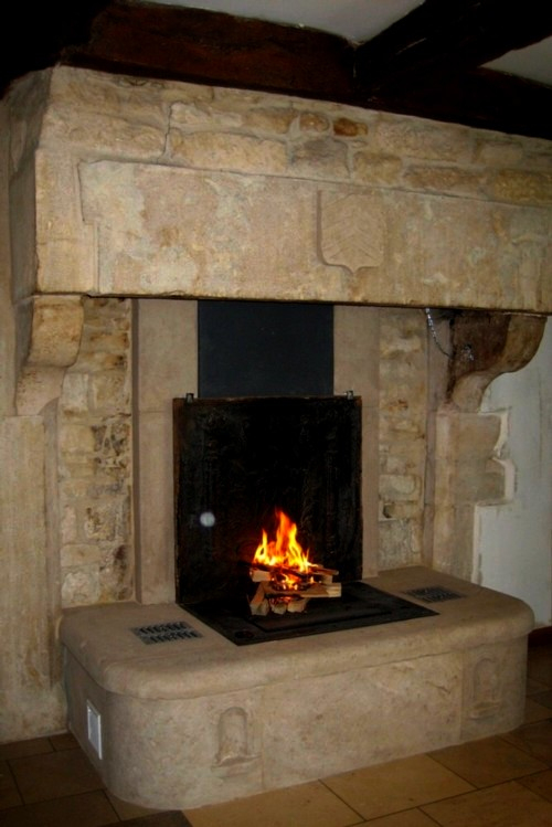 Cheminée Avec Système Polyflam Avec Habillage En Pierre De à Raccordement Poele A Bois Sur Ancienne Cheminée