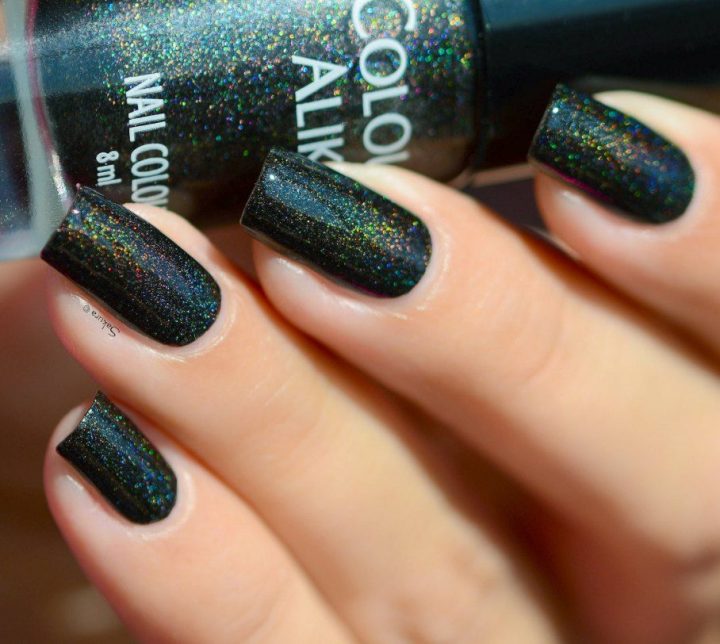 Colour Alike Black Saint (Avec Images) | Ongles, Vernis à Ongle Chemin Vert