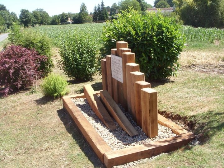 Monument Par Riquet18X4 Sur L'Air Du Bois avec Poutre De Chemin De Fer