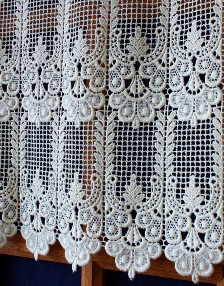 Brise Bise Classique En Macramé Brodé Disponible Sur Mesure. intérieur Brise Bise Macramé