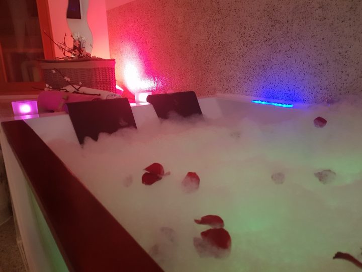 Chambre Avec Jacuzzi Spa | Belgique | Spa Privatif | Hotel avec Chambre Avec Jacuzzi Privatif Liège