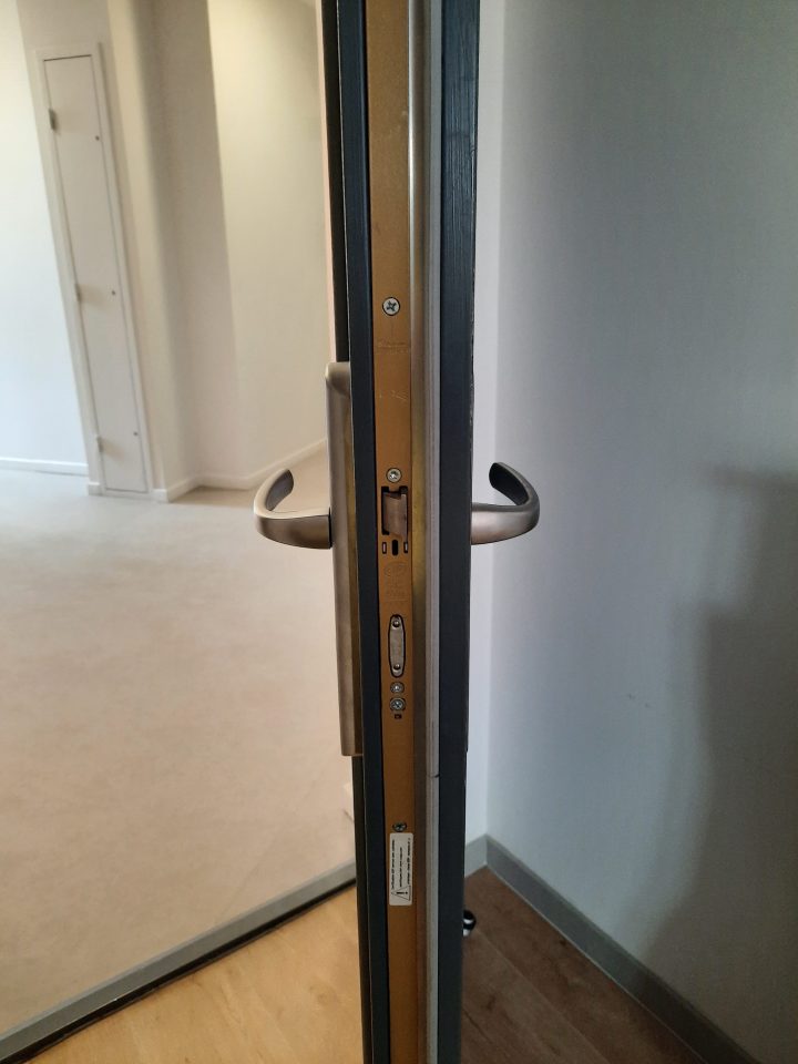 Demonter Une Poignée De Porte Pvc Tesa Assa Abloy [Résolu dedans Poignée De Porte Indemontable