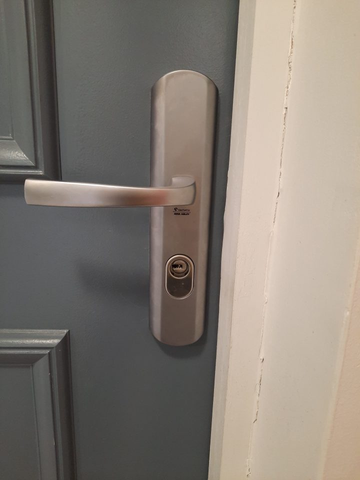 Demonter Une Poignée De Porte Pvc Tesa Assa Abloy [Résolu encequiconcerne Poignée De Porte Indemontable