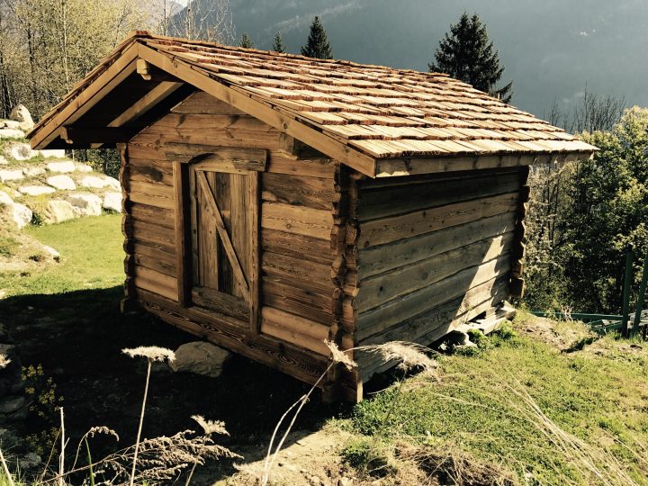 Fabrication De Mazot, Abri De Jardin, Meubles En Vieux Bois encequiconcerne Cabane De Jardin Suisse