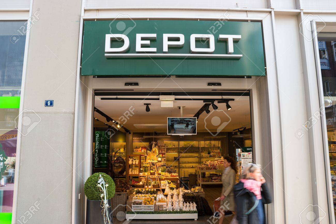 Frankfurt, Deutschland März 2017: Depot Dekoration Store. Depot Ist Ein  Deutscher Shop Für Dekoration Und Wohnaccessoires, Mit Sitz In Niedern, dedans Depotmagasin