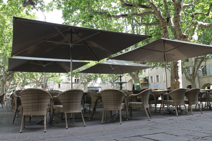 Grands Parasols Professionnels Pour Terrasses #Outdoor dedans Fabricant Parasol Professionnel