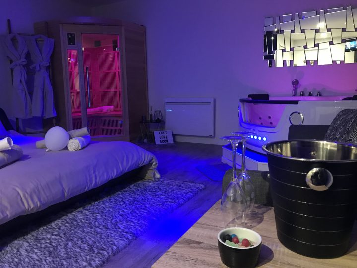 Loft Spa Romantique By Locations_Lepuyenvelay – Lofts For destiné Airbnb Lyon Jacuzzi